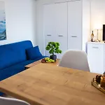 Aleja 69 Balcony Apartamento