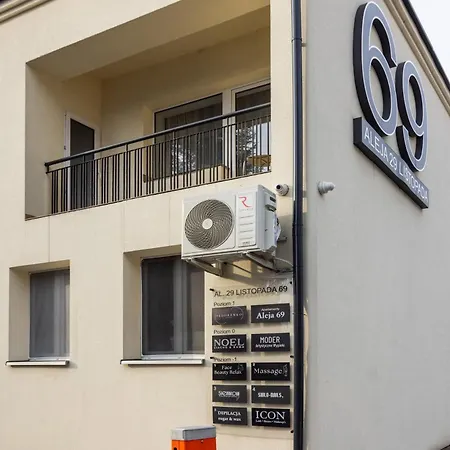アパート Aleja 69 Balcony クラクフ