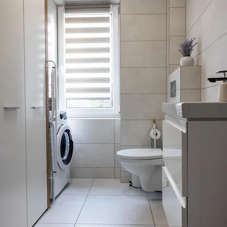 Aleja 69 Balcony Apartment Krakau